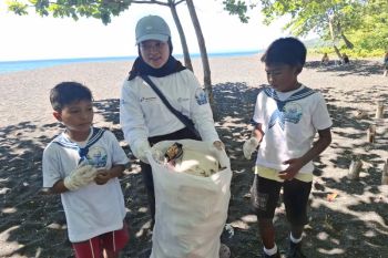 PTK padukan edukasi siswa pesisir dan aksi bersih di Pantai Tangkoko