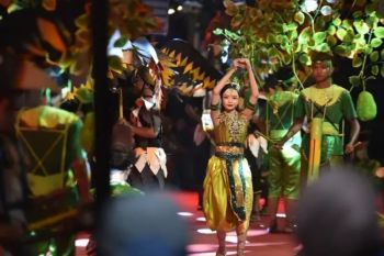 Pemkab Pacitan buka fetival rontek dengan konsep panggung berjalan