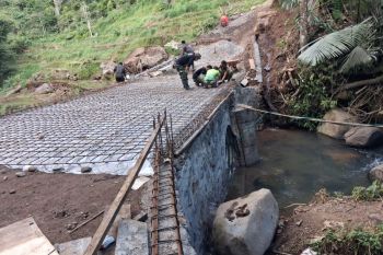Kodim 1409/Gowa bangun jembatan Armco di Tombolopao