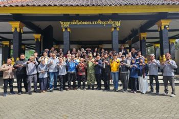 Stikosa AWS ikuti KKN kolaboratif ASPIKOM Jatim di Pasuruan