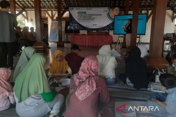 Puluhan anggota Deaf Family Solo Raya ikut workshop habilitasi pendengaran