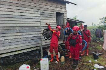Karhutla 80 hektare di Mandau, Manggala Agni Riau nginap di rumah warga