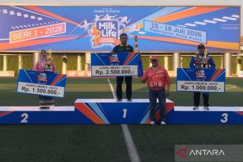MTsN 1 Kudus pertahankan gelar juara umum "Athletics Challenge" KU-15