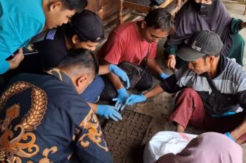 Tim UMS ajak penyandang disabilitas praktik vermikompos secara langsung