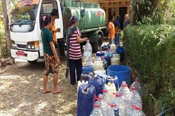 BPBD Kulon Progo mendistribusikan air bersih ke warga terdampak kemarau
