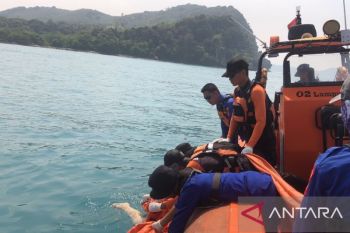 Tim SAR evakuasi mayat tanpa identitas di perairan Bakauheni