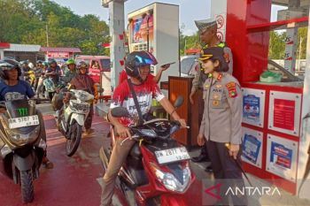 Polres Bangka Barat awasi antrean di SPBU cegah penyelewengan