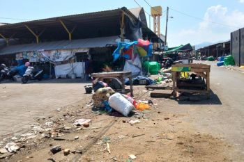 Disdag Mataram meminta pedagang di pasar siapkan plastik sampah
