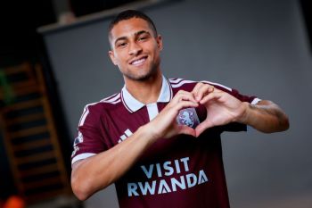 Aston Villa resmi umumkan kedatangan Joao Gomes