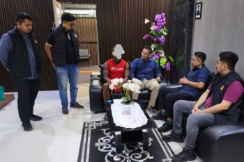 Imigrasi Parepare limpahkan Deteni warga negara Kamerun ke Rudenim Makassar