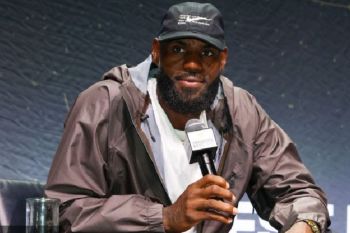 LeBron James gabung Philadelphia 76ers dengan kontrak dua tahun