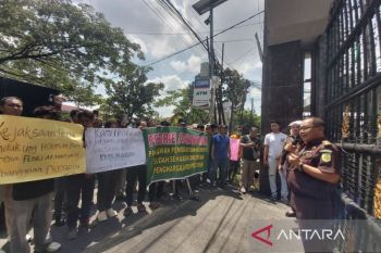 Aksi damai di Kejati Sumut, massa apresiasi Kejaksaan RI berantas korupsi