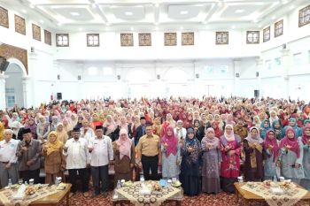 Pemkot Bukittinggi wisuda 638 peserta Sekolah Keluarga Gemilang 2026