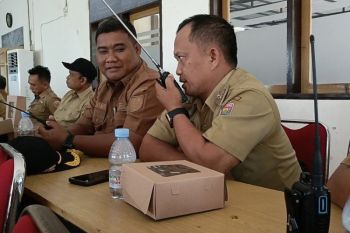 Pemkab Batang-RAPI mengedukasi perangkat desa optimalkan pemanfaatan HT