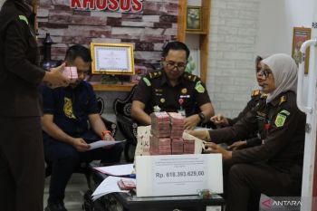 Kejari Mataram terima pembayaran kerugian dari terpidana korupsi LCC
