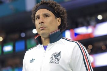 Kiper legendaris Guillermo Ochoa pensiun