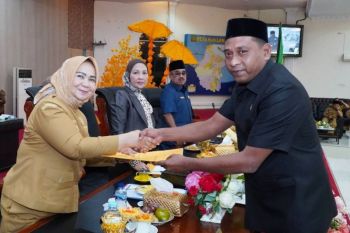 Plt. Bupati Tiorita sampaikan jawaban fraksi, dorong Ranperda perkuat tata kelola aset daerah