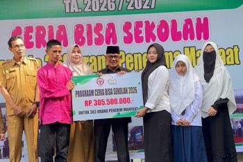 UPZ Baznas Semen Padang Salurkan Rp305,5 Juta Bantuan Pendidikan untuk 362 Pelajar dan Mahasiswa