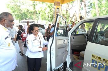 Pemkot serahkan kendaraan operasional kepada Samsat Jayapura