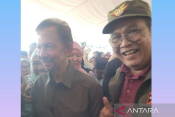 Sultan Brunei sambut hangat Pasangan Lansia Asal Aceh keliling dunia