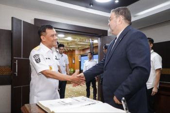 Gubernur Jateng sampaikan duka cita atas berpulangnya Ali Khamenei