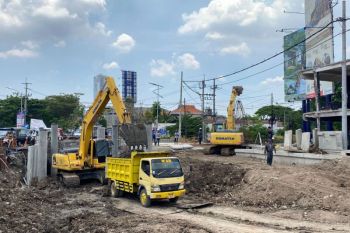 Pemkot Surabaya lanjutkan pelebaran Jalan Raya Menganti