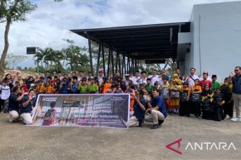 Bandara Banyuwangi salurkan bantuan perlengkapan sekolah bagi siswa SD
