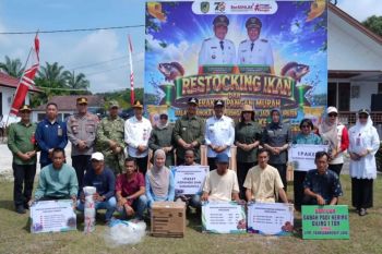 Tebar benih ikan di Trinsing, Shalahuddin ajak masyarakat jaga kelestarian perairan