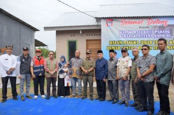 BNPB Serahkan Tiga Unit Huntap Mandiri Berbahan Sepablock, PT Semen Padang Sampaikan Apresiasi