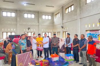 Pemkab Padang Pariaman salurkan bantuan darurat bagi korban kebakaran Pasar Kayu Tanam
