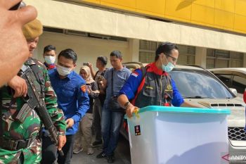 Geledah kantor Disdik Riau, Tim Penyidik Kejati angkut 3 kotak dokumen
