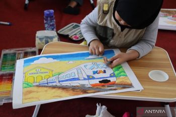 Peringati Hari Anak Nasional, PT KAI Sumbar gelar lomba mewarnai di Stasiun Padang