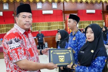 Wako Pariaman serahkan SK pengangkatan kepada 150 PNS formasi 2024