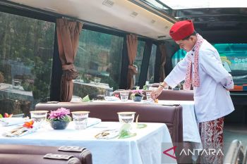 Pemprov DKI uji coba "open dining of Jakarta", wisata kuliner di atas bus