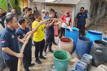 Imigrasi Serang salurkan air bersih untuk warga terdampak kekeringan