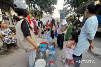 PMI Cianjur distribusikan 10 ribu liter air setiap hari selama kemarau