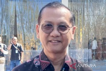 Pemasangan catra di stupa Candi Borobudur masih menunggu hasil kajian