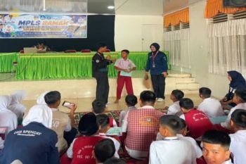 Mahasiswa KKN Pasir Talang Selatan sosialisasikan PP TUNAS ke siswa SMPN 1 Solsel