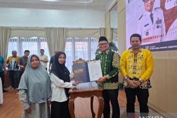 Pemkab Tabalong berikan beasiswa kedinasan bagi siswa kurang mampu