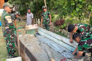 Prajurit Yonif 511/DY damping warga Kanggime Tolikara budi daya Lele
