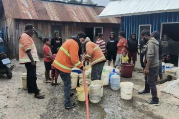 Pemkab salurkan air bersih ke warga Jayawijaya terdampak kemarau