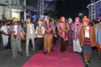 Acara budaya Peringgesela gerakan ekonomi UMKM Lombok Timur