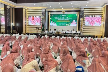 Wakil Rais Syuriyah PWNU Jatim pimpin dzikir sambut Muktamar NU