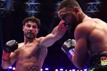 Kelly tetap kuasai super welter IBF setelah atasi Agyarko