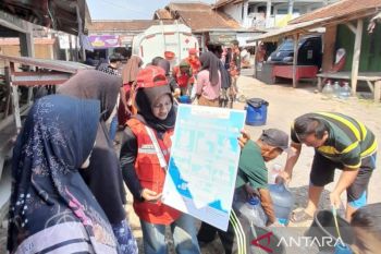 PMI Cianjur distribusikan 20 ribu liter air untuk 1.500 KK di Cibeber antisipasi kekeringan