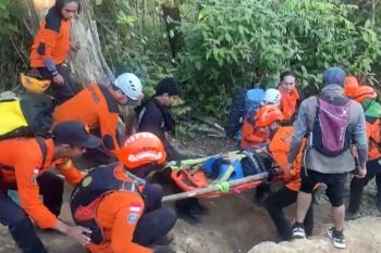 Basarnas evakuasi pendaki di pos 8 Gunung Bulu Baria, Gowa