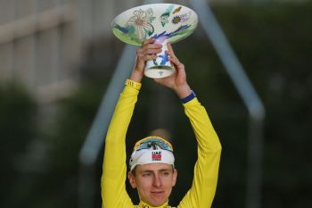 Pogacar juarai Tour de France, samai rekor lima gelar