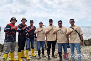 Menjaga Pesisir, merawat masa depan: Bandara Sultan Syarif Kasim II tanam 3.000 mangrove di Siak
