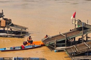 Satu unit mobil travel alami kecelakaan tunggal di Batang Hari