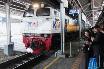 Ketepatan waktu keberangkatan berbagai KA yang melintas di Daop Semarang mencapai 99,45 persen